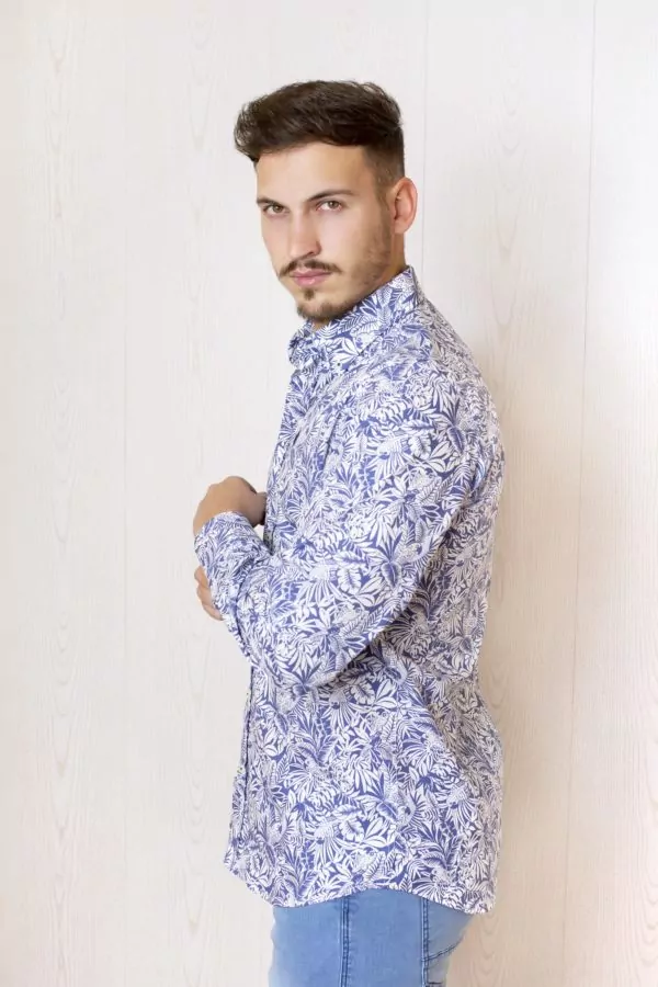 Camisa estampada hojas